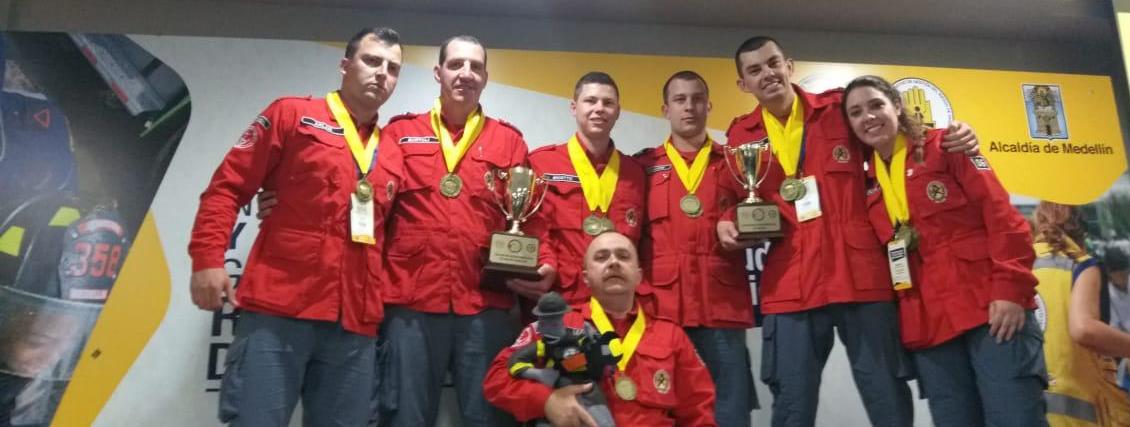 Bombeiros voluntários de Concórdia são campeões em encontro na Colômbia 0